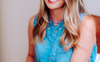 梅西在阿根廷国家队比赛中带球突破的精彩瞬间